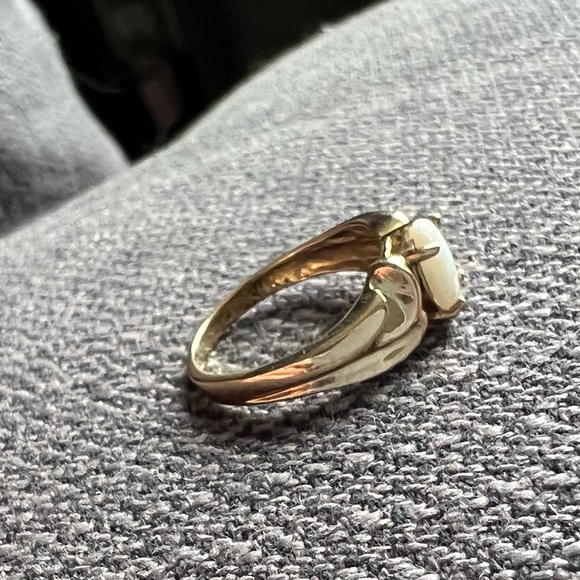 10k Yellow Gold Opal Ring - Picture 12 of 16